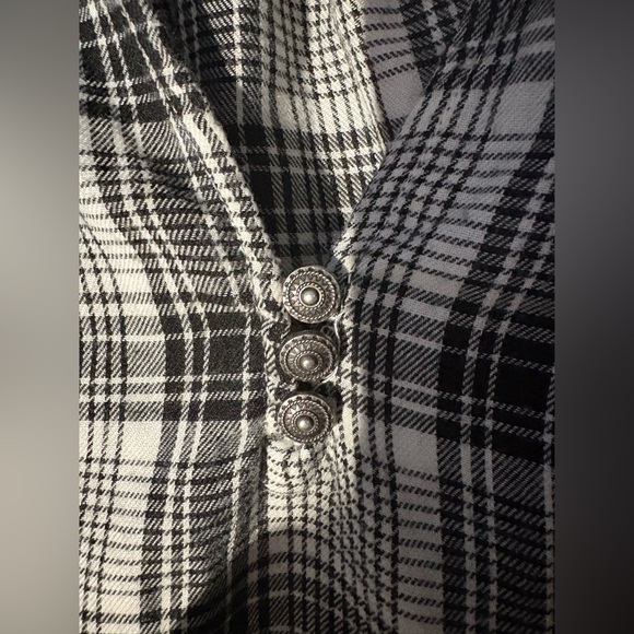 Falls Creek V-Neck Hi-Low Black, and White Plaid Blouse, Back Yoke Smoking, 1X - Picture 4 of 4